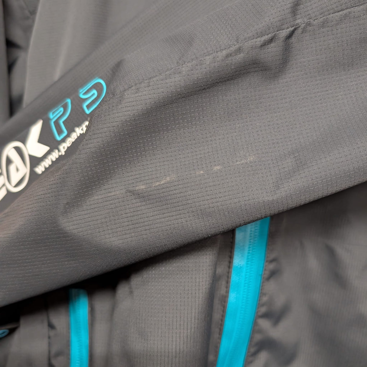 Peak PS Hoody - Black - S  (Cosmetic Damage)