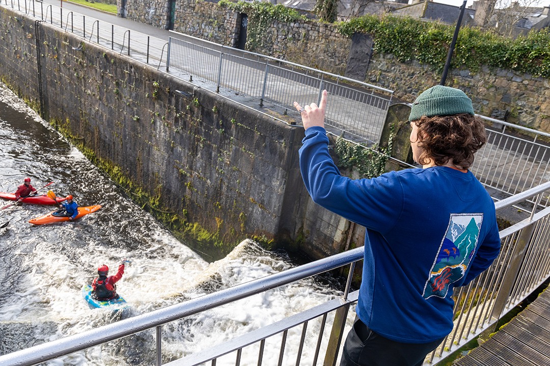 Crew jumper Mountains to sea